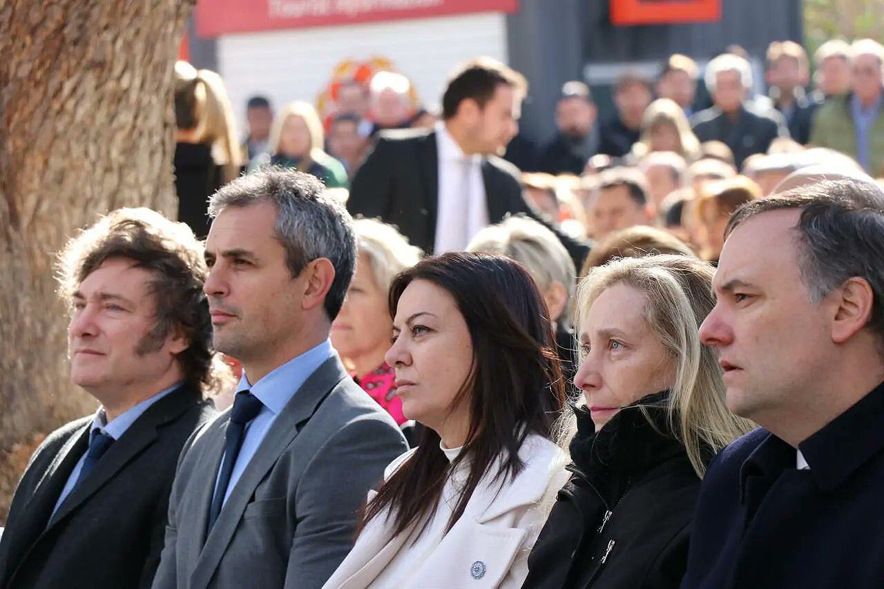 Javier Milei junto a Martín Menem, Sandra Pettovello, Karina Milei y el vocero.