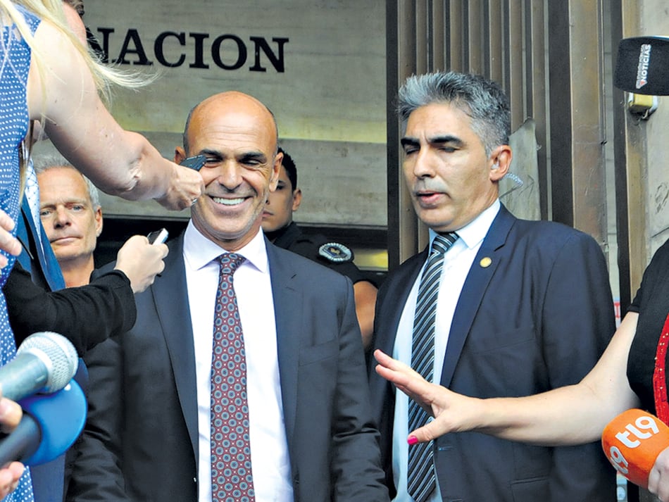 El titular de la AFI, Gustavo Arribas, no termina de explicar el origen de los fondos depositados en sus cuentas.