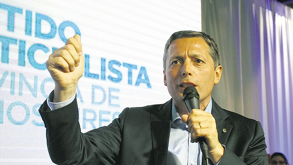 El presidente del PJ bonaerense, Fernando Gray, preocupado por los decretos electorales.