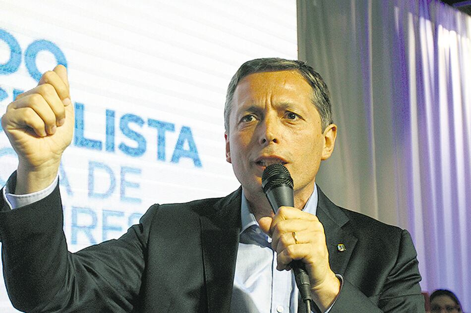 El presidente del PJ bonaerense, Fernando Gray, preocupado por los decretos electorales.
