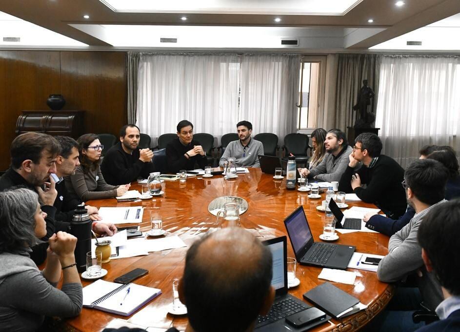 El gabinete de Batakis hizo jornada completa en el sábado feriado.