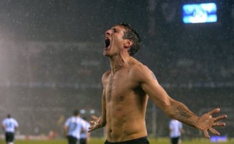 Palermo festeja el gol ante Perú sobre la hora, una década atrás.
