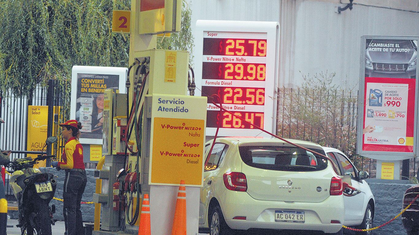 La operación anunciada por Shell incluye las 645 estaciones de servicio.