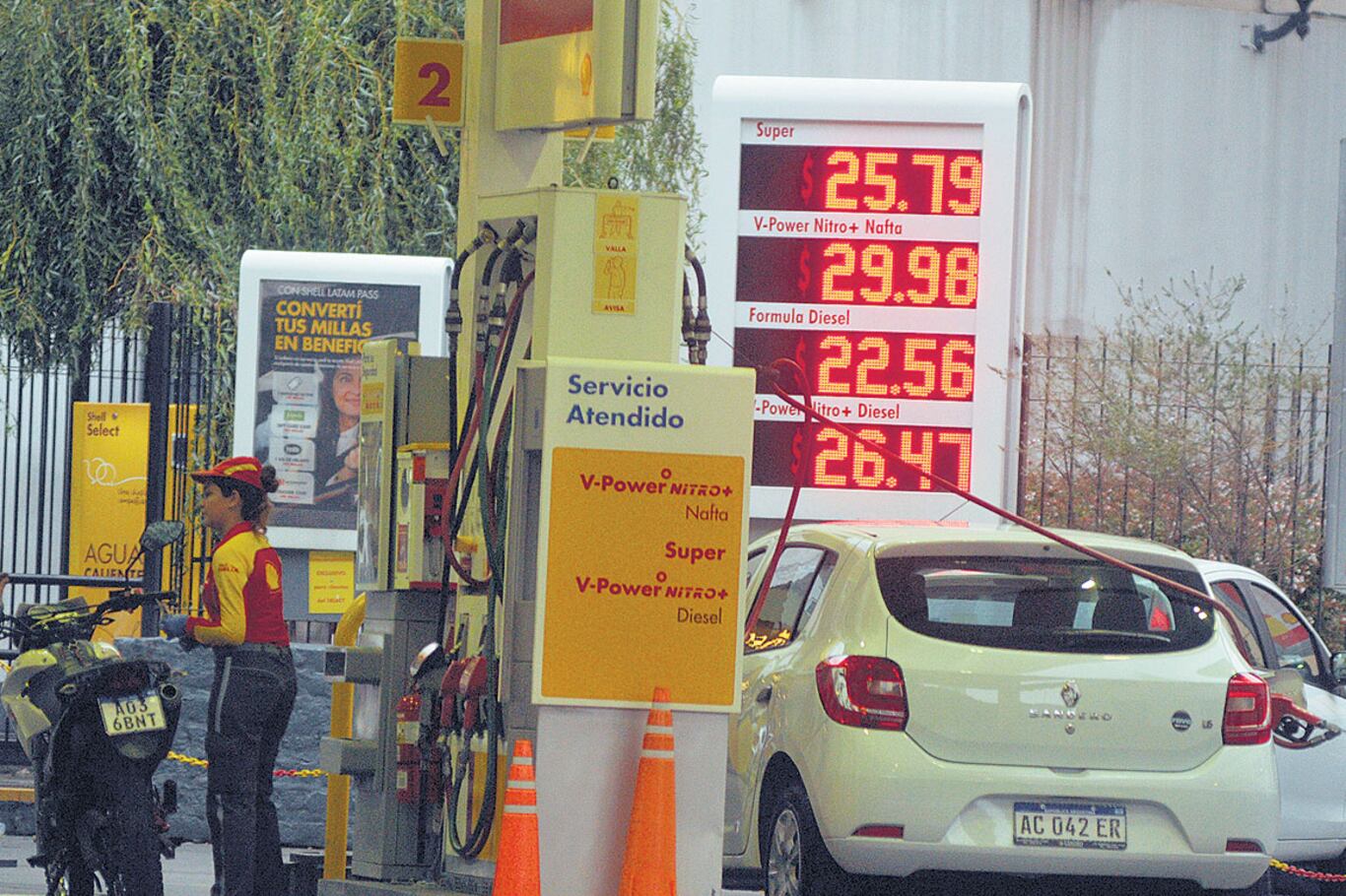 La operación anunciada por Shell incluye las 645 estaciones de servicio.