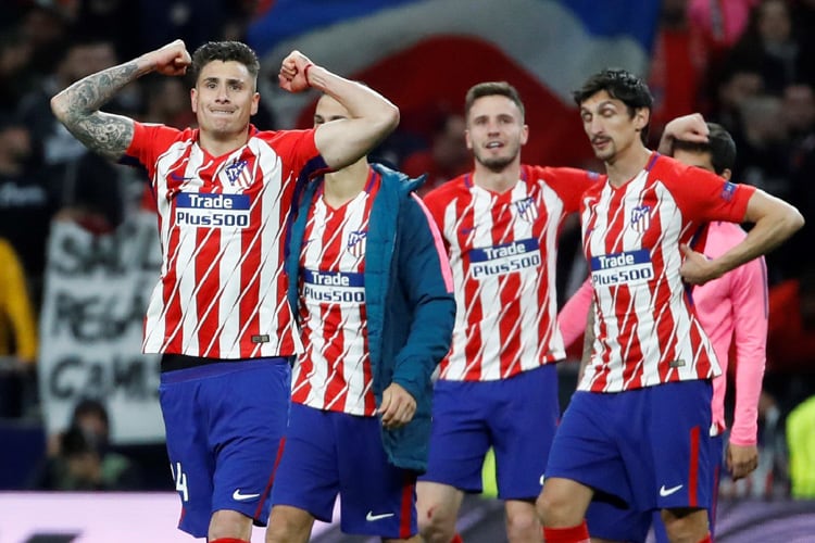 Los jugadores del Atlético celebran la victoria ante el Arsenal que les dio el pase a la final.