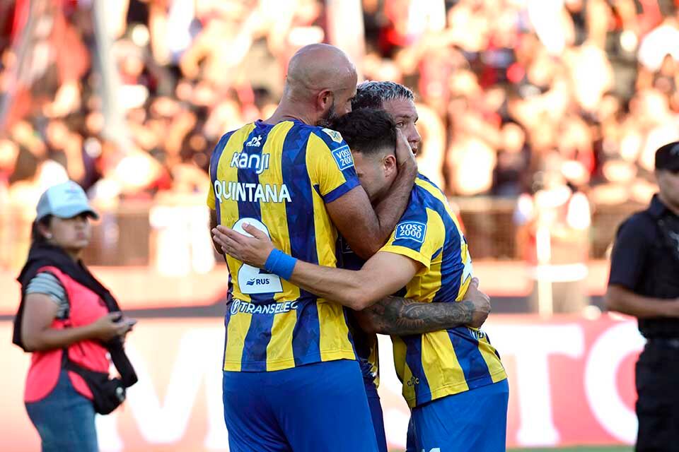 Quintana festeja el primer gol del pibe Duarte.