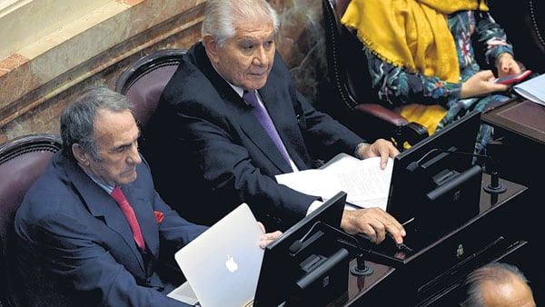 El debate en el recinto se inició poco después de las 15 y se votó cinco horas después.