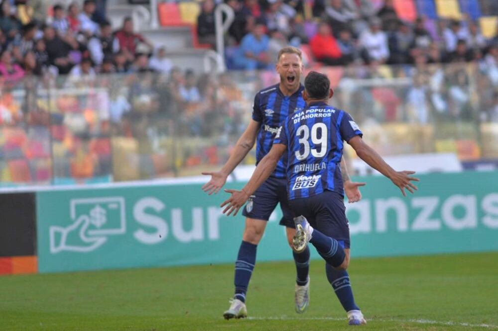 Menéndez celebra el gol que setenció el partido