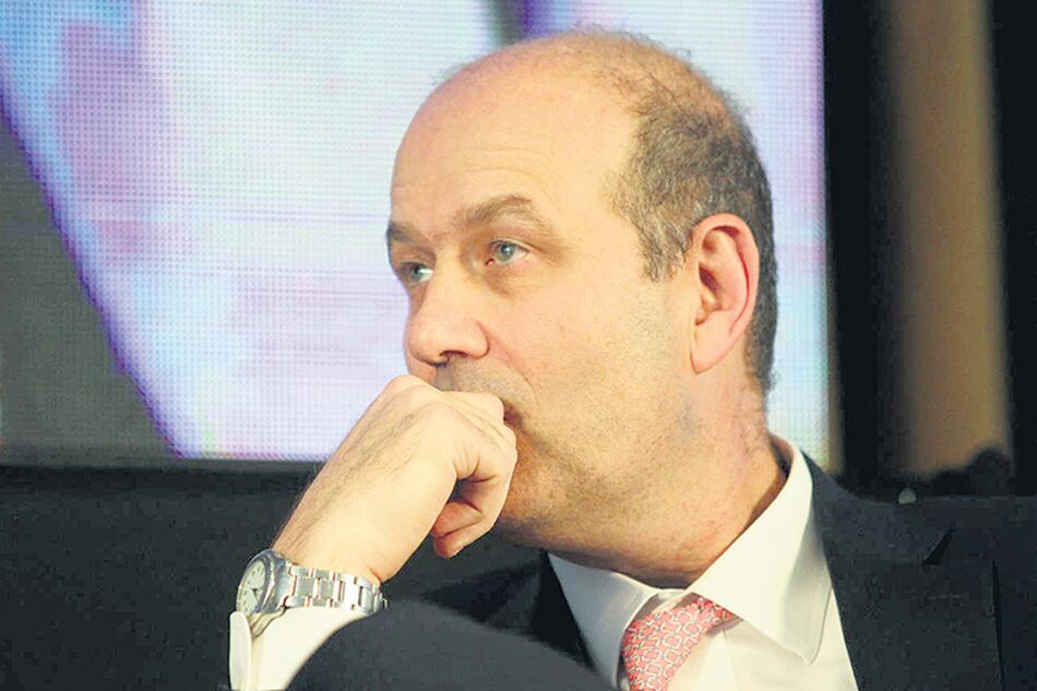Federico Sturzenegger, presidente del Central, viene subiendo la tasa para frenar la corrida.