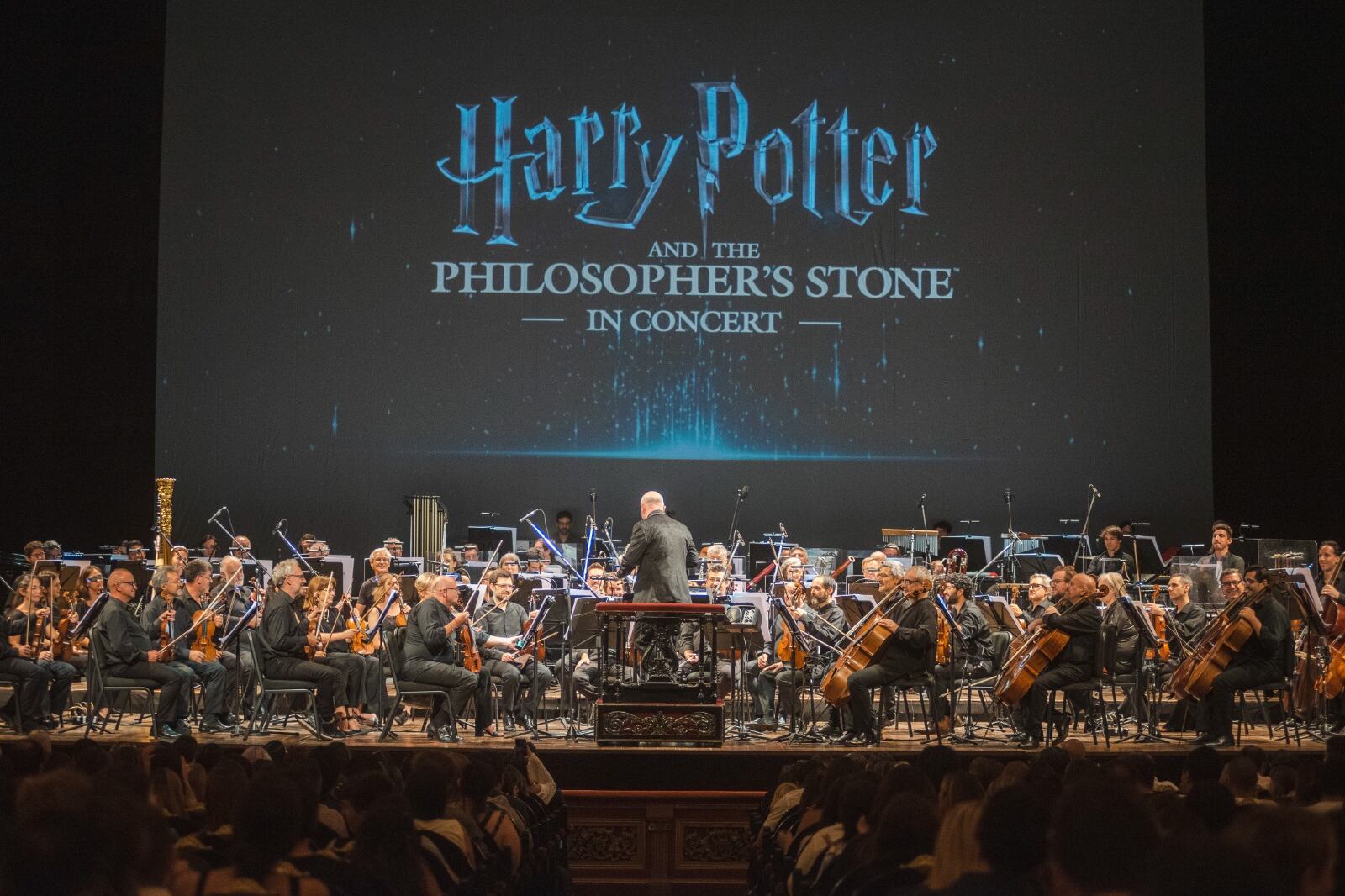 La orquesta del Teatro Colón fue dirigida por Benjamin Pope.