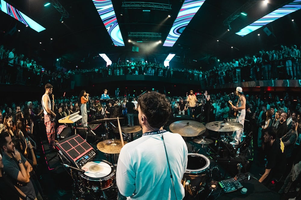 Cindy Cats sacó "En vivo volumen I", con un espectro de invitados que va de David Lebon a Tiago PZK, pasando por Nahuel Pennisi