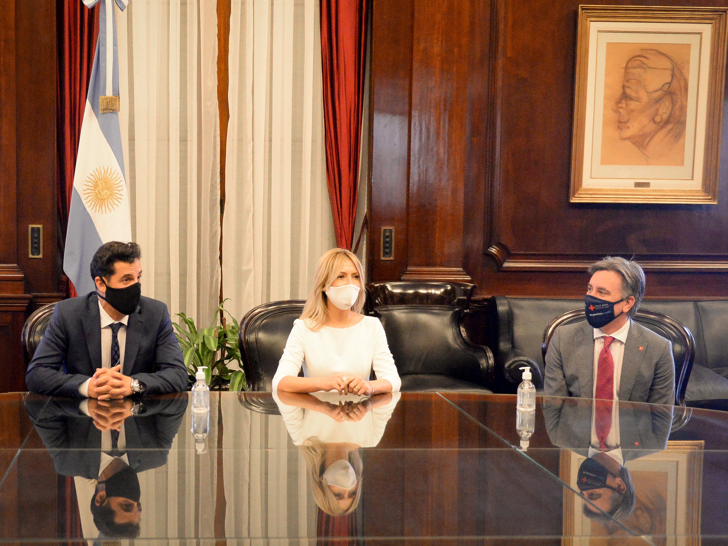 La primera dama Fabiola Yañez, como presidenta honoraria de la Fundación Banco Nación Argentina (FBNA) donará equipamiento para salas de espera pediátrica.