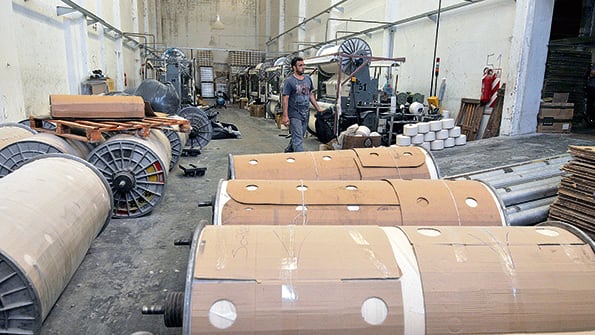 El sector textil registró una fuerte caída en los niveles de elaboración de tejidos y de hilados de algodón.