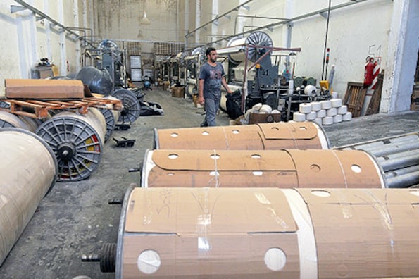 El sector textil registró una fuerte caída en los niveles de elaboración de tejidos y de hilados de algodón.