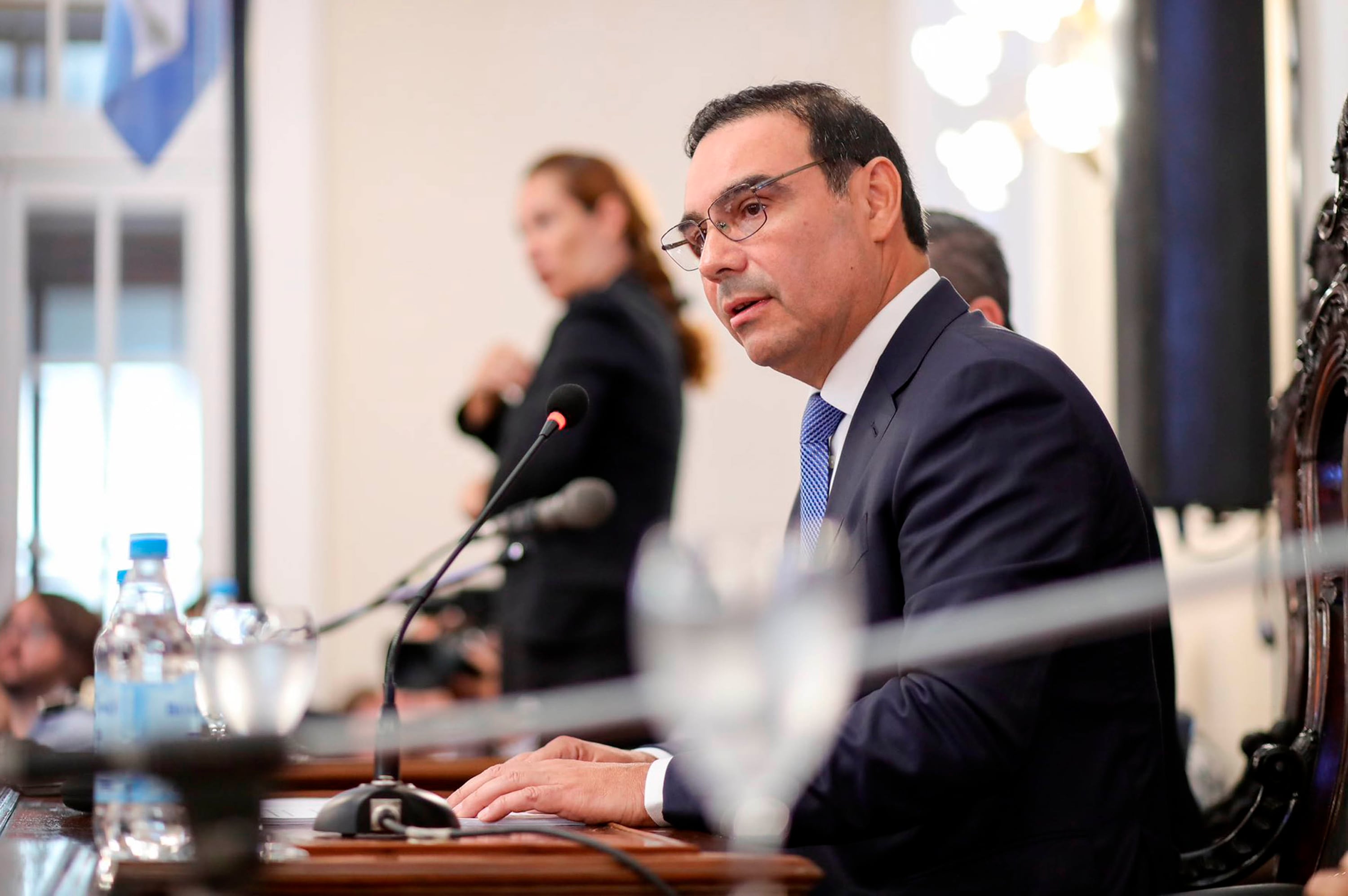 El gobernador radical Gustavo Valdés oficializó la fecha de los comicios separada del calendario federal.