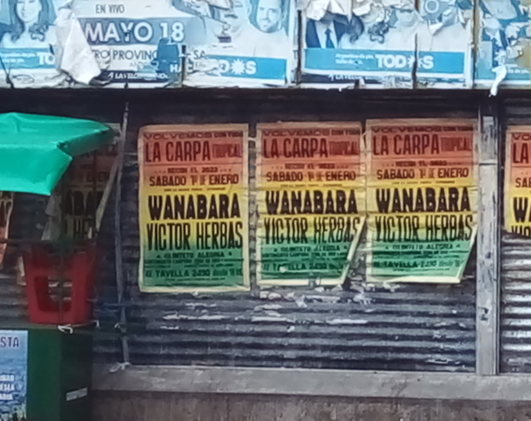 Publicidad en la Avenida San Martín. 