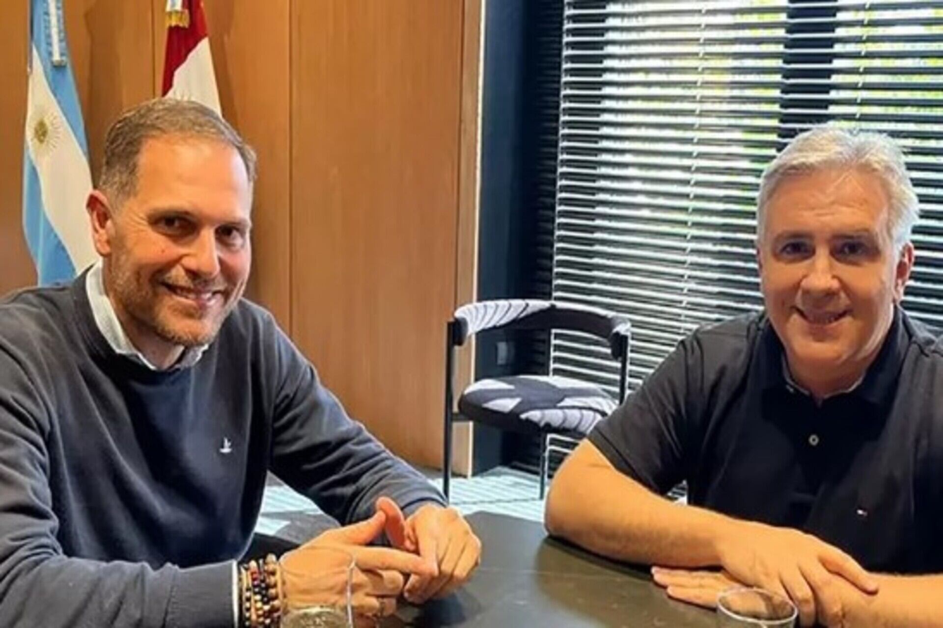 A pesar de que Gill fue respaldado durante meses por el gobernador, la situación se tornó insostenible.