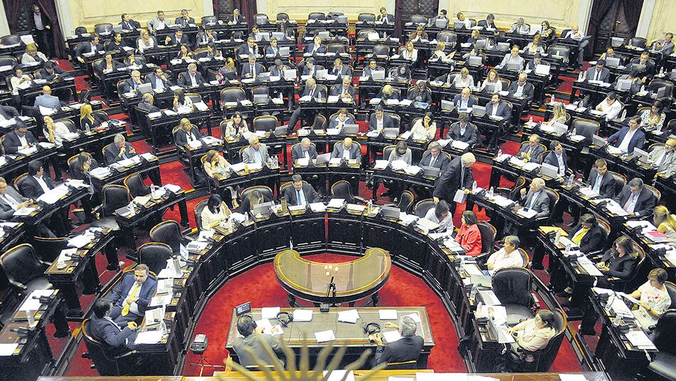 La oposición parlamentaria convocó a una sesión especial en la Cámara de Diputados.