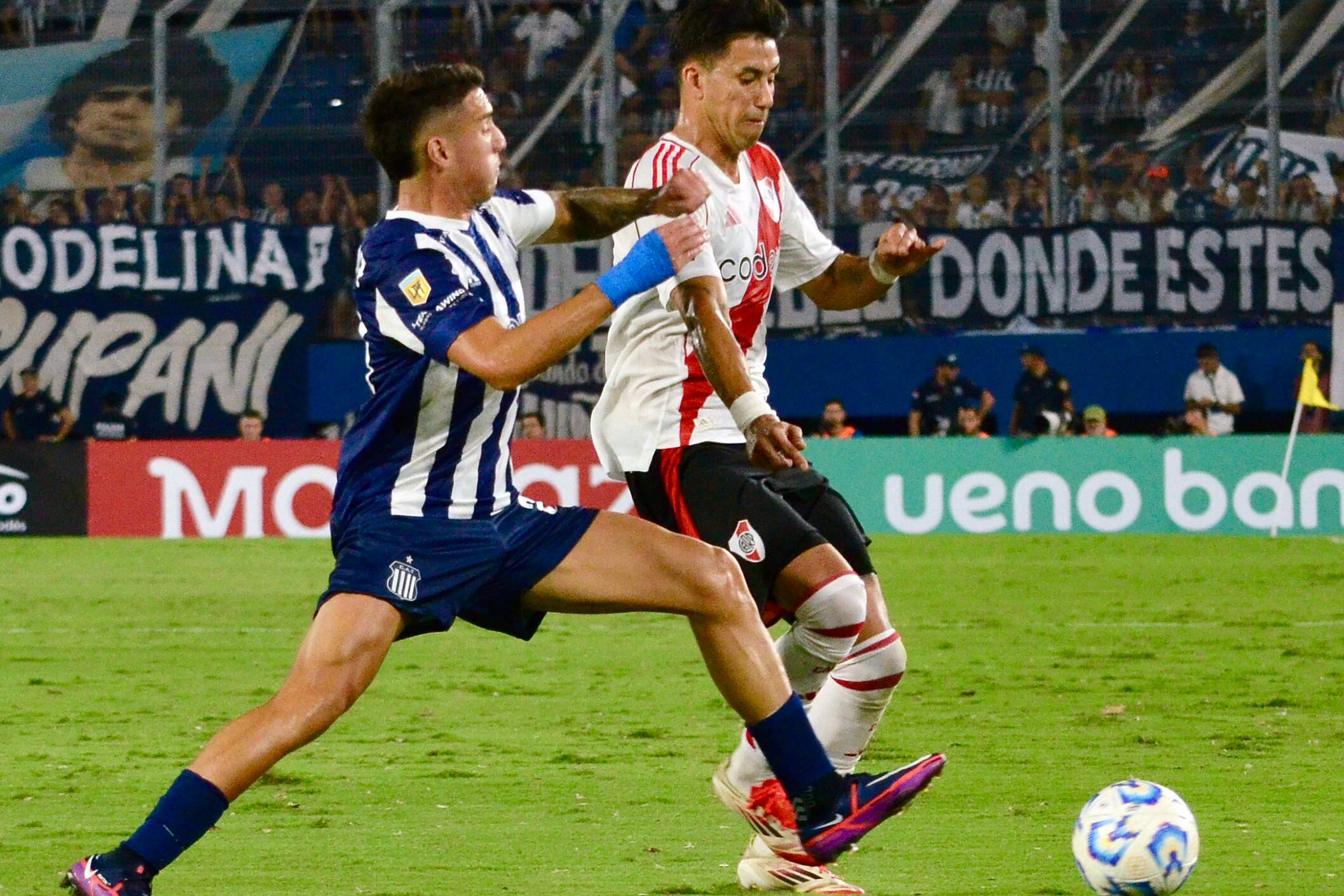 El encuentro se jugó bajo un calor tremendo