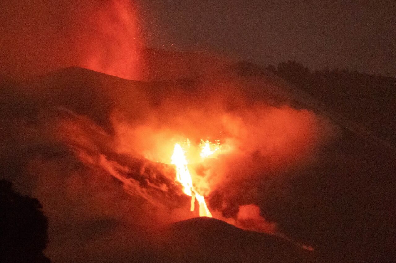 La superficie afectada por el magma asciende a 1.084,44 hectáreas y la anchura entre coladas ha aumentado hasta situarse en los 3350 metros.
