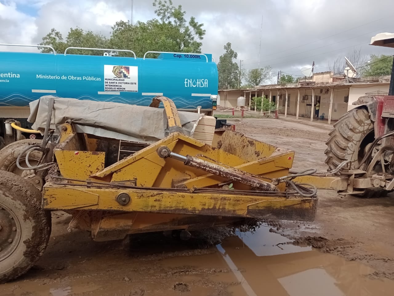 Un tractor como carroza fúnebre. 