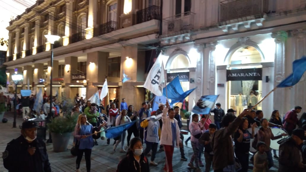 Manifestación en apoyo a Cristina en el centro de la ciudad de Salta. 