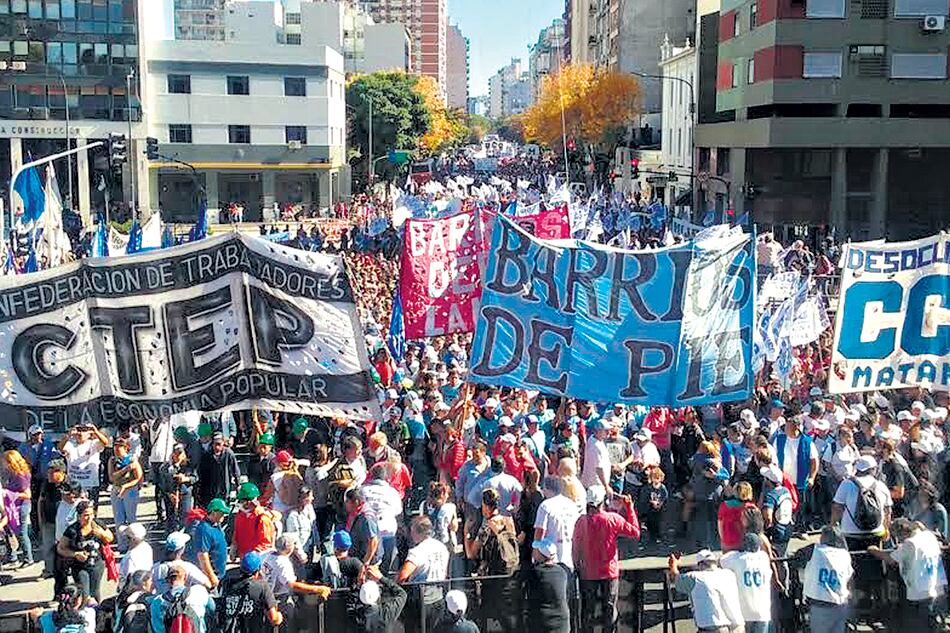 En el acto también hubo columnas de ATE, el Frente Darío Santillán, Simón Bolívar y La Dignidad.