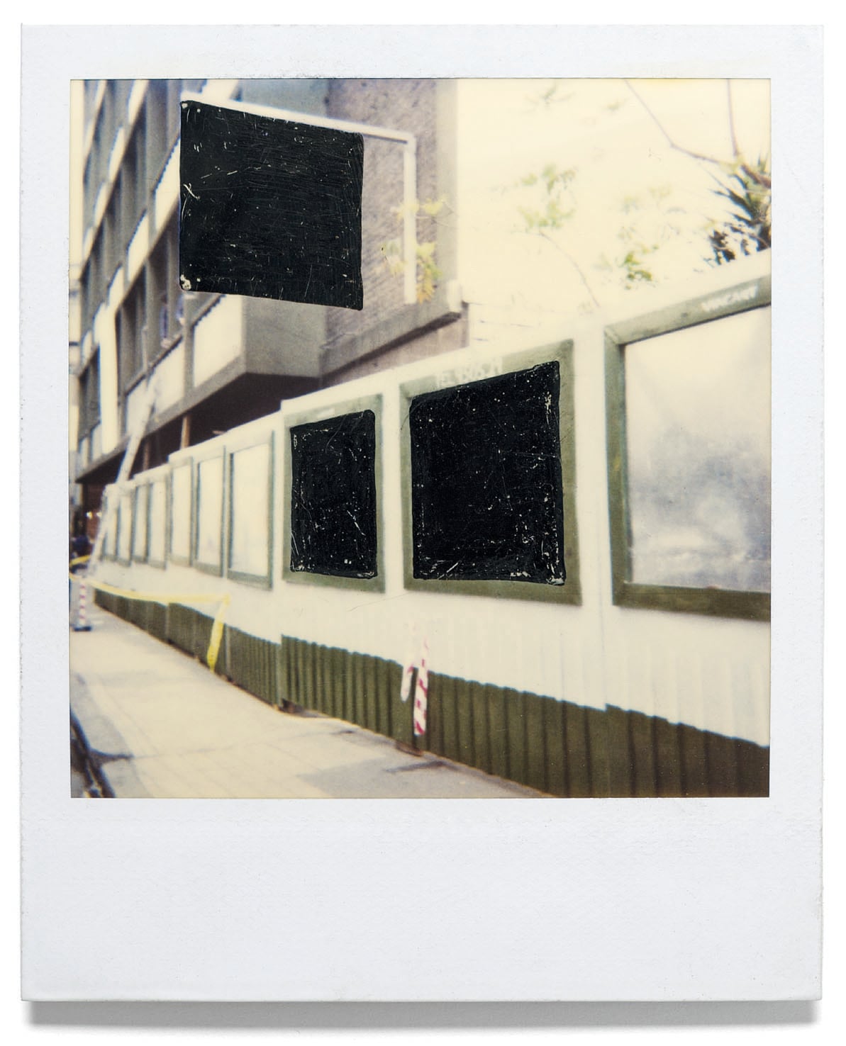 Sin título I. 1997. Polaroid intervenida.