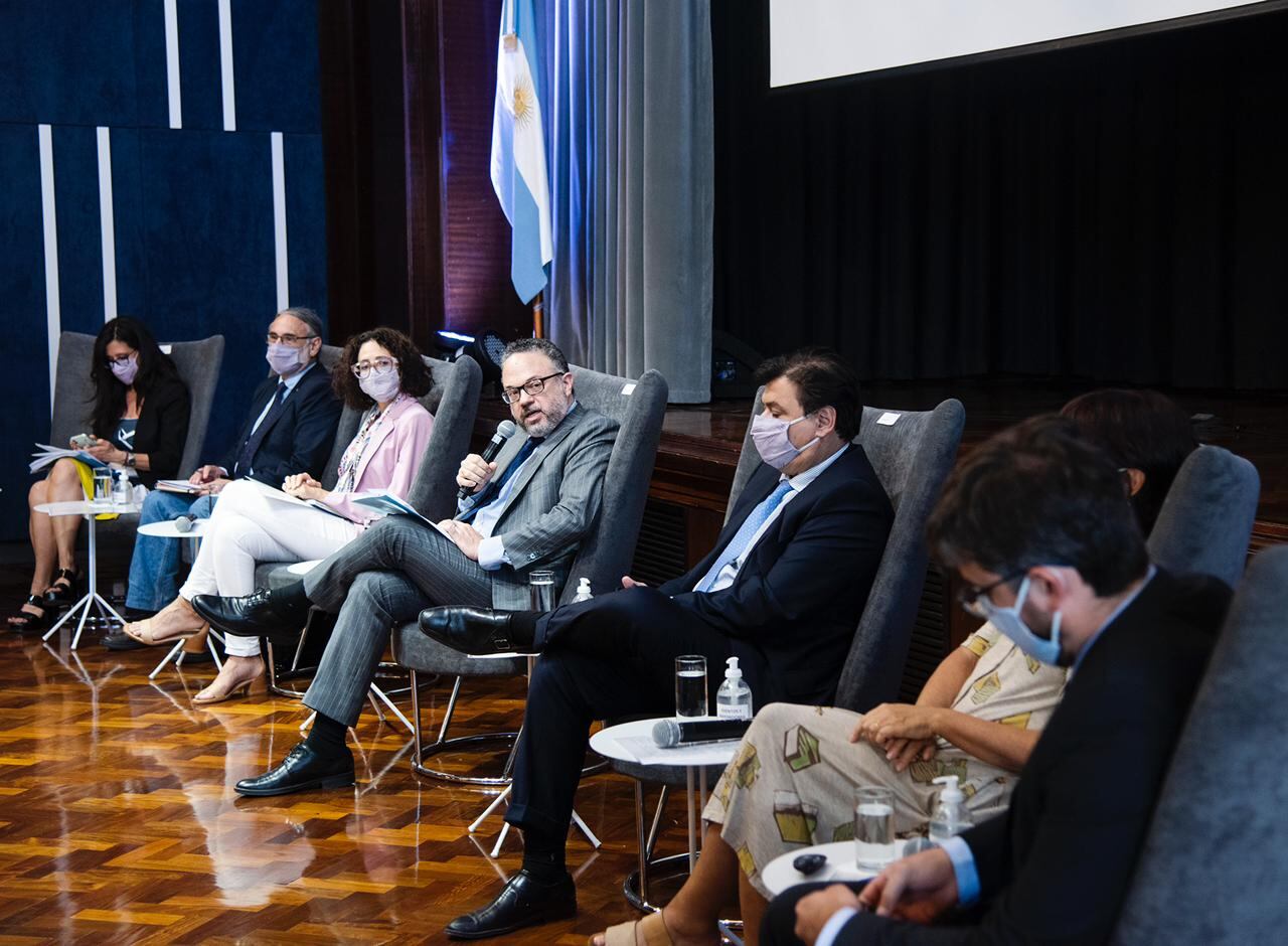 El pleno del Gabinete Económico, en la reunión con el sector de alimentos. 