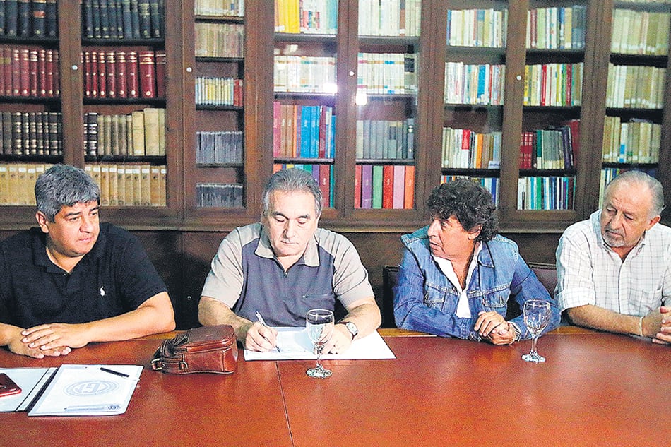 Moyano, Schmid, Micheli y Yasky se reunieron ayer en la CGT y volverán a verse el martes en la marcha.