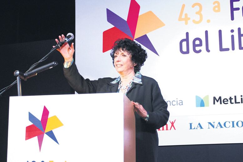 “La posverdad es esa mentira emotiva para modelar la opinión pública desdeñando hechos fehacientes”, dijo Valenzuela.