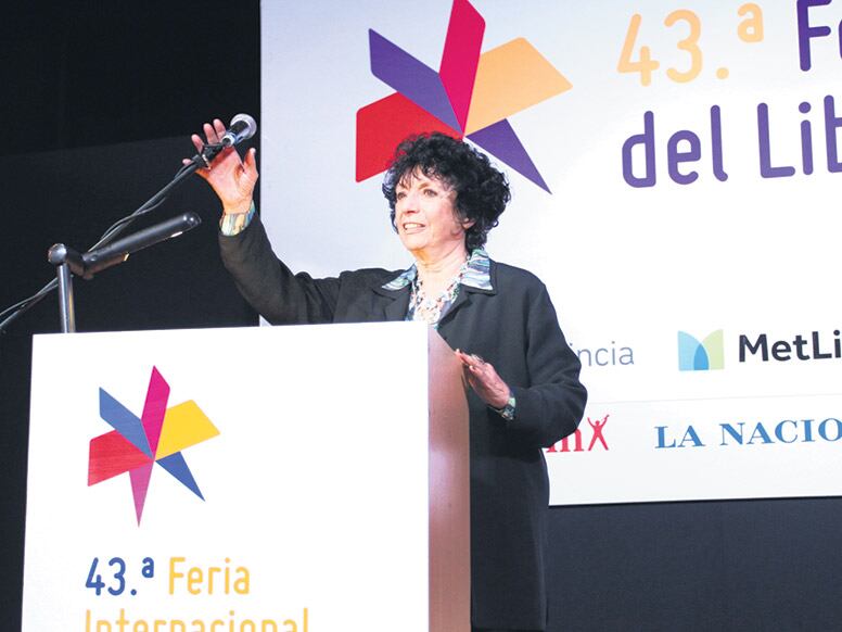 “La posverdad es esa mentira emotiva para modelar la opinión pública desdeñando hechos fehacientes”, dijo Valenzuela.