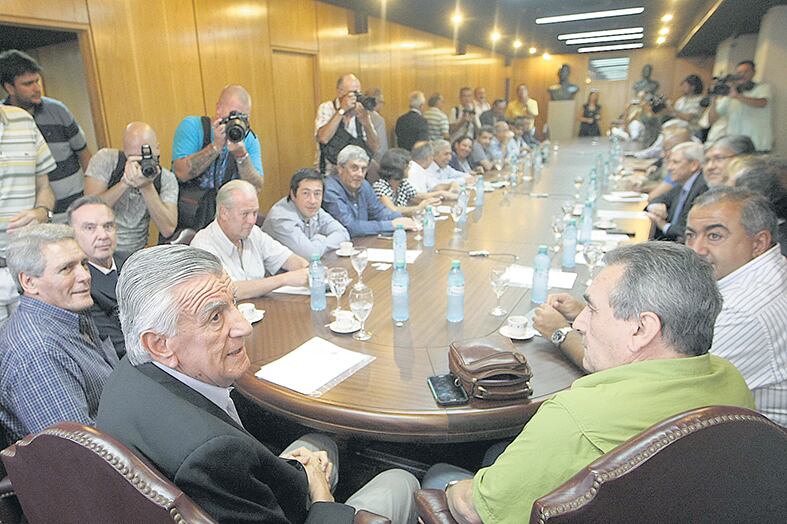 Las autoridades del Partido Justicialista y de la CGT se reunieron ayer en la sede de la calle Matheu.