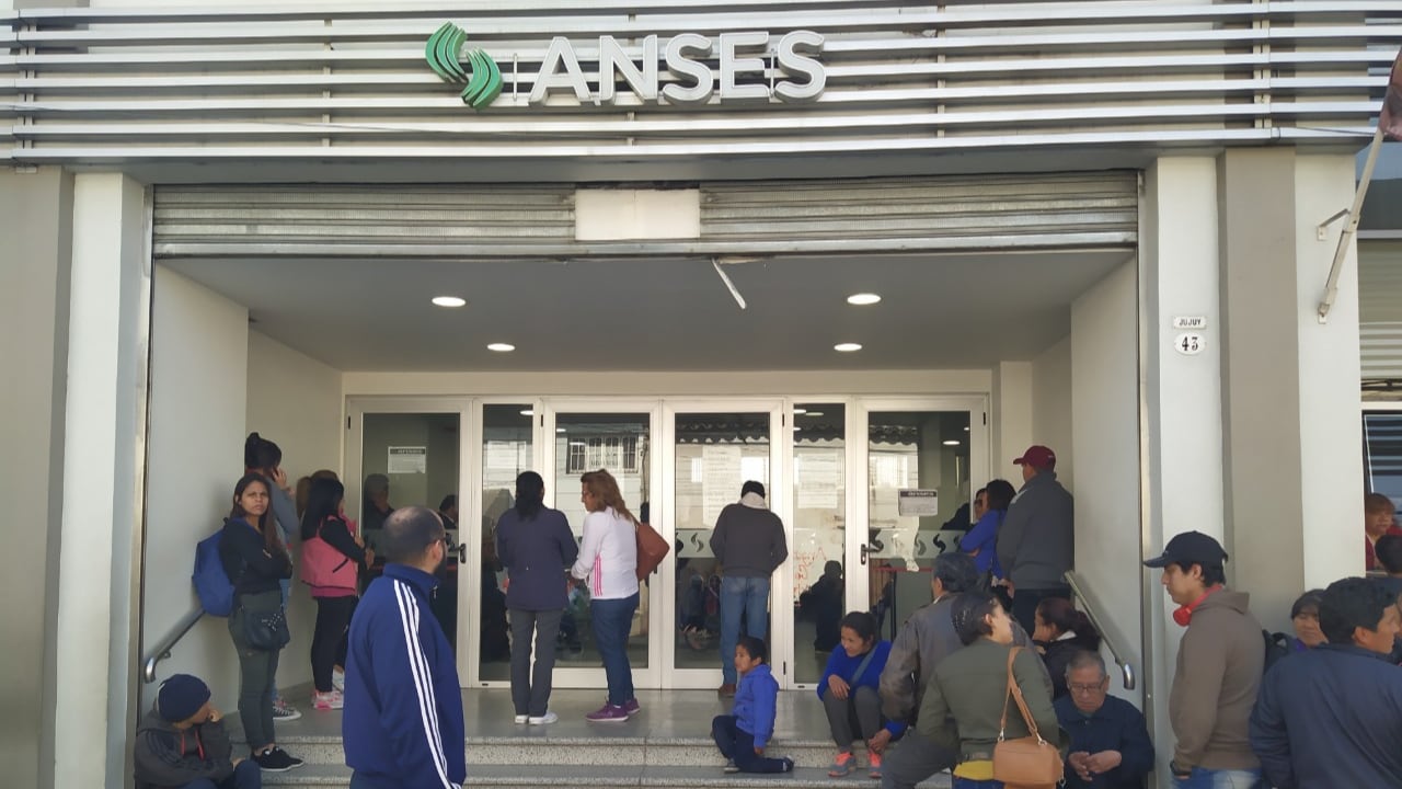 ANSES Salta vuelve a atender a personas con turno 