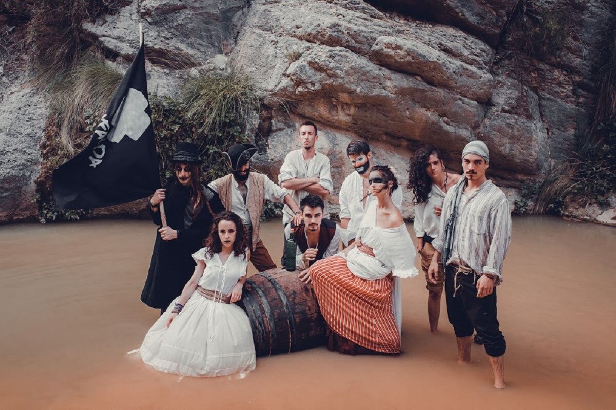 Mafalda, que ya colaboró con Sara Hebe, presentará su disco Palabras forman caos esta noche en El Teatrito.