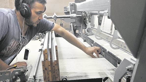 La caída interanual en la utilización de maquinaria textil es dramática: de 60,9 a 43,9 por ciento.