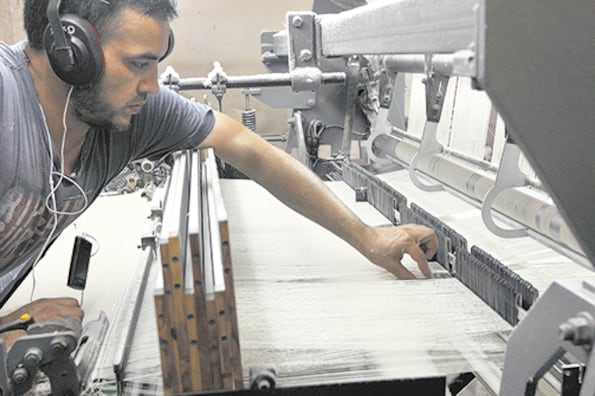 La caída interanual en la utilización de maquinaria textil es dramática: de 60,9 a 43,9 por ciento.