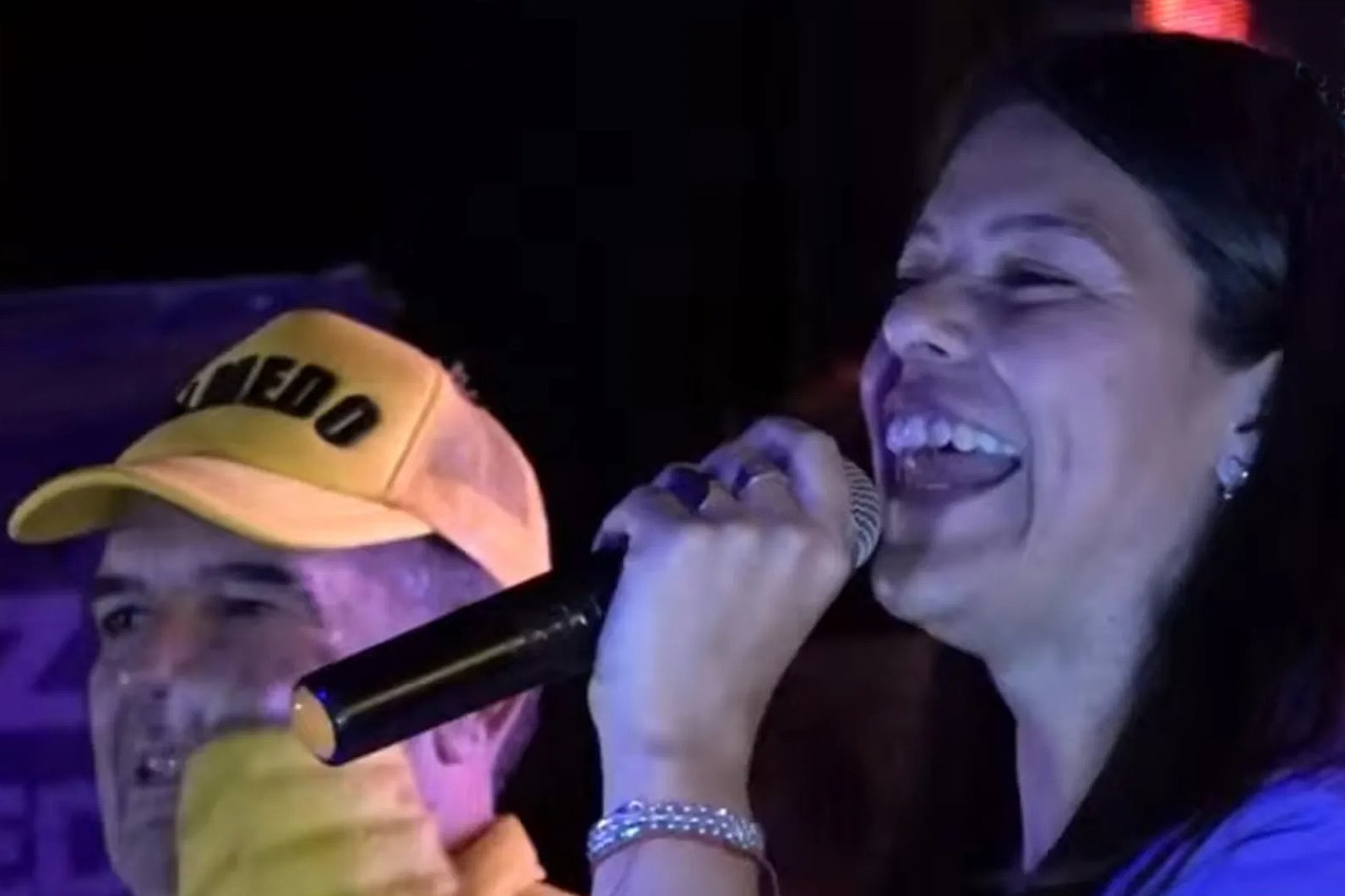 La candidata libertaria Emilia Orozco junto a Alfredo Olmedo.