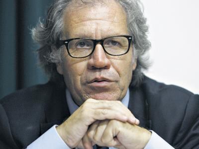 Luis Almagro, secretario general de la OEA, firma el comunicado que no hace mención al rol de los militares en la recunciade Morales.
