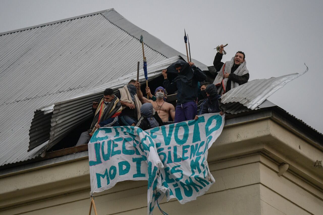 Los presos llegaron a los techos del penal durante el motín del viernes.