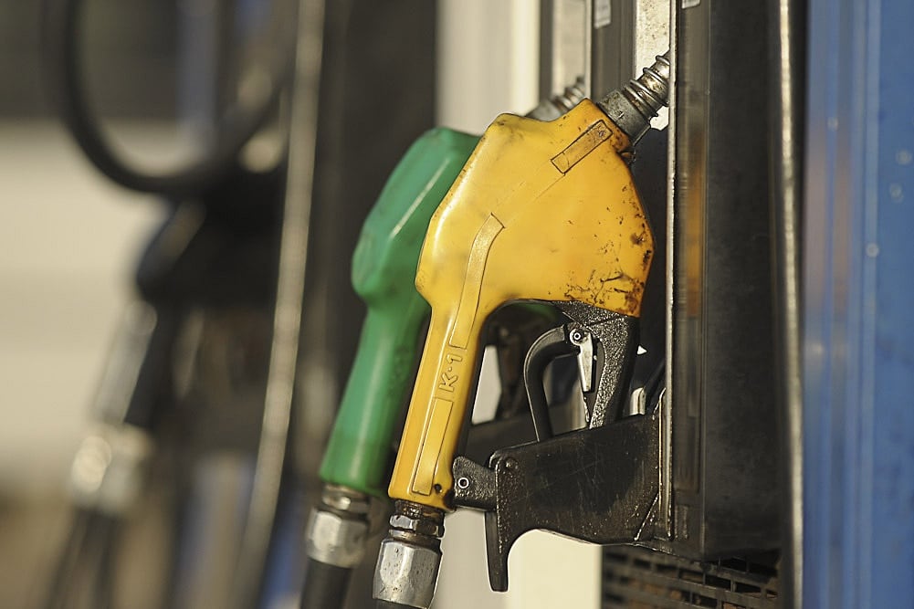 Estos son los equivalentes de la nafta "super" y "premium" en Brasil. (Imagen: Télam)