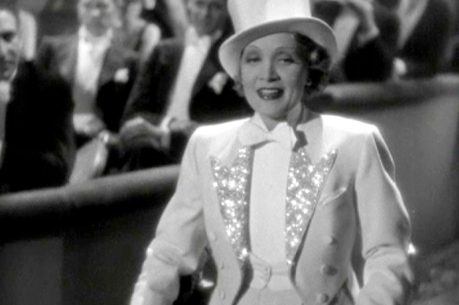 Marlene Dietrich en uno de los musicales drag de La Venus rubia.