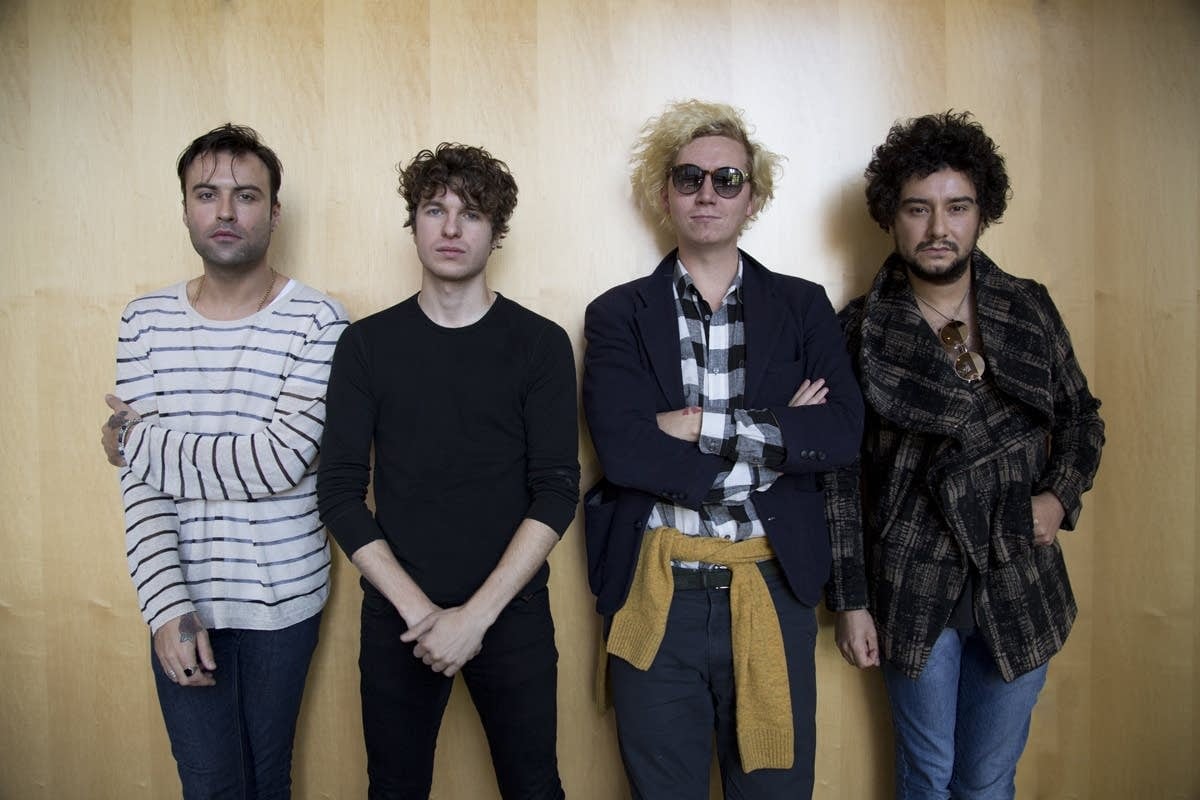 Los ingleses The Kooks pidieron a sus fans argentos ideas para la lista de temas del show de hoy en el Luna Park.