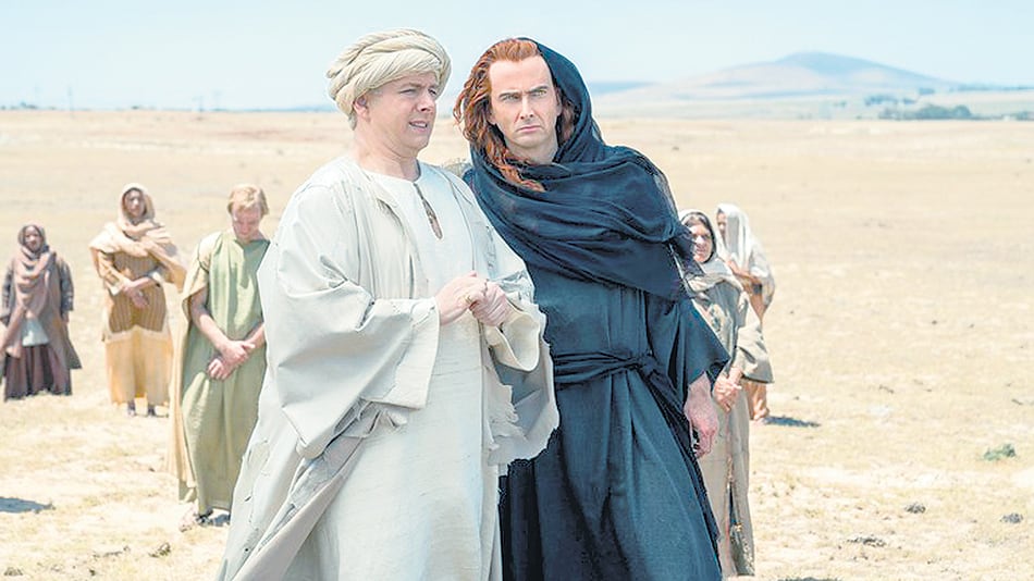 Aziraphale y Crowley, ángel y demonio, están muy cómodos con sus formas humanas.