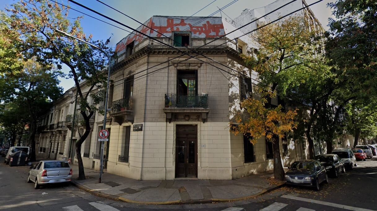 El hallazgo se produjo en la habitación de un hotel ubicado en calle Solis al 1300. (Foto: Maps)