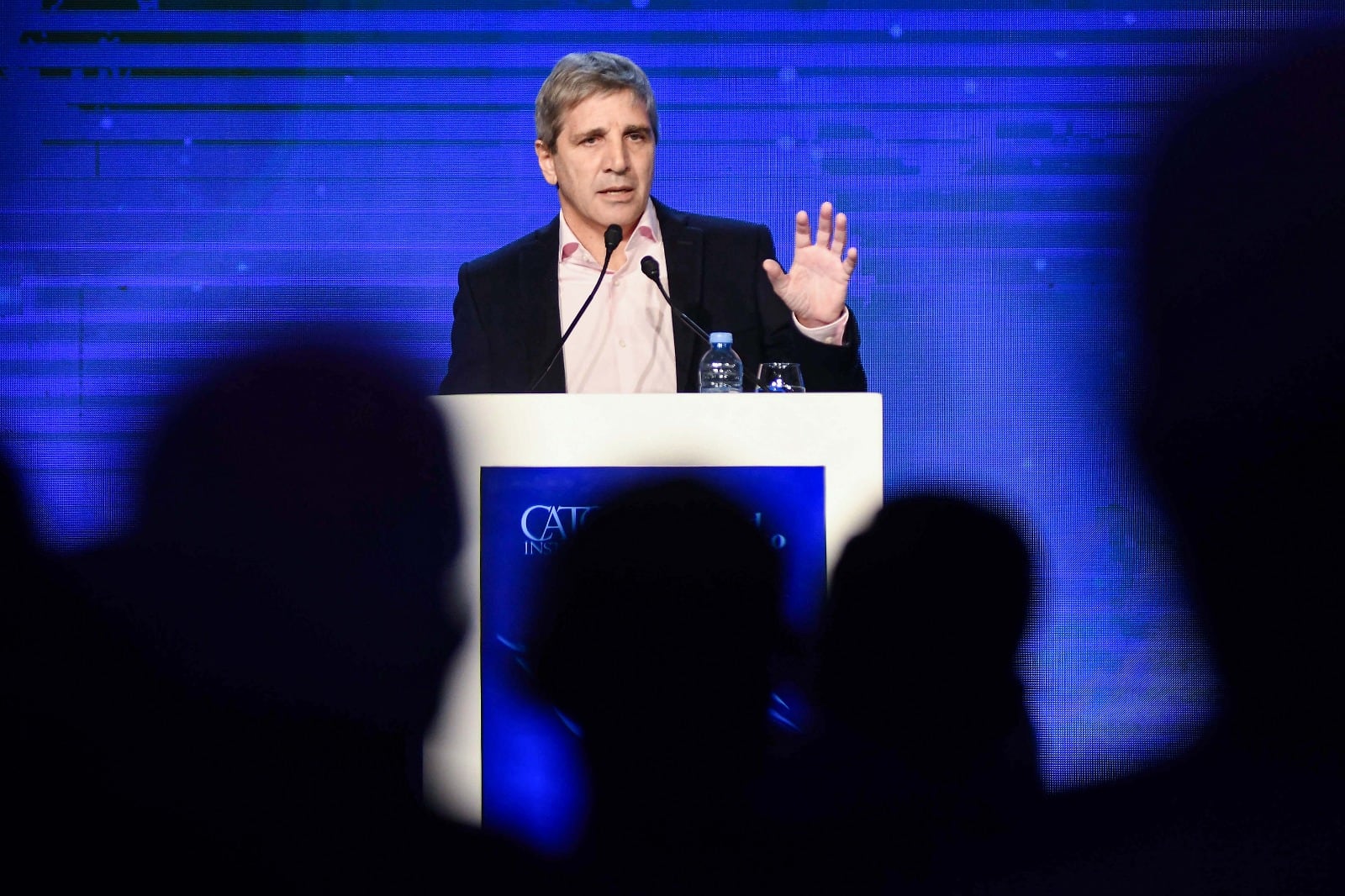 “El objetivo siempre fue secar la plaza de pesos. Lo digo desde la primera entrevista, pero bueno, todavía algunos no se convencen”, planteó el ministro Caputo.