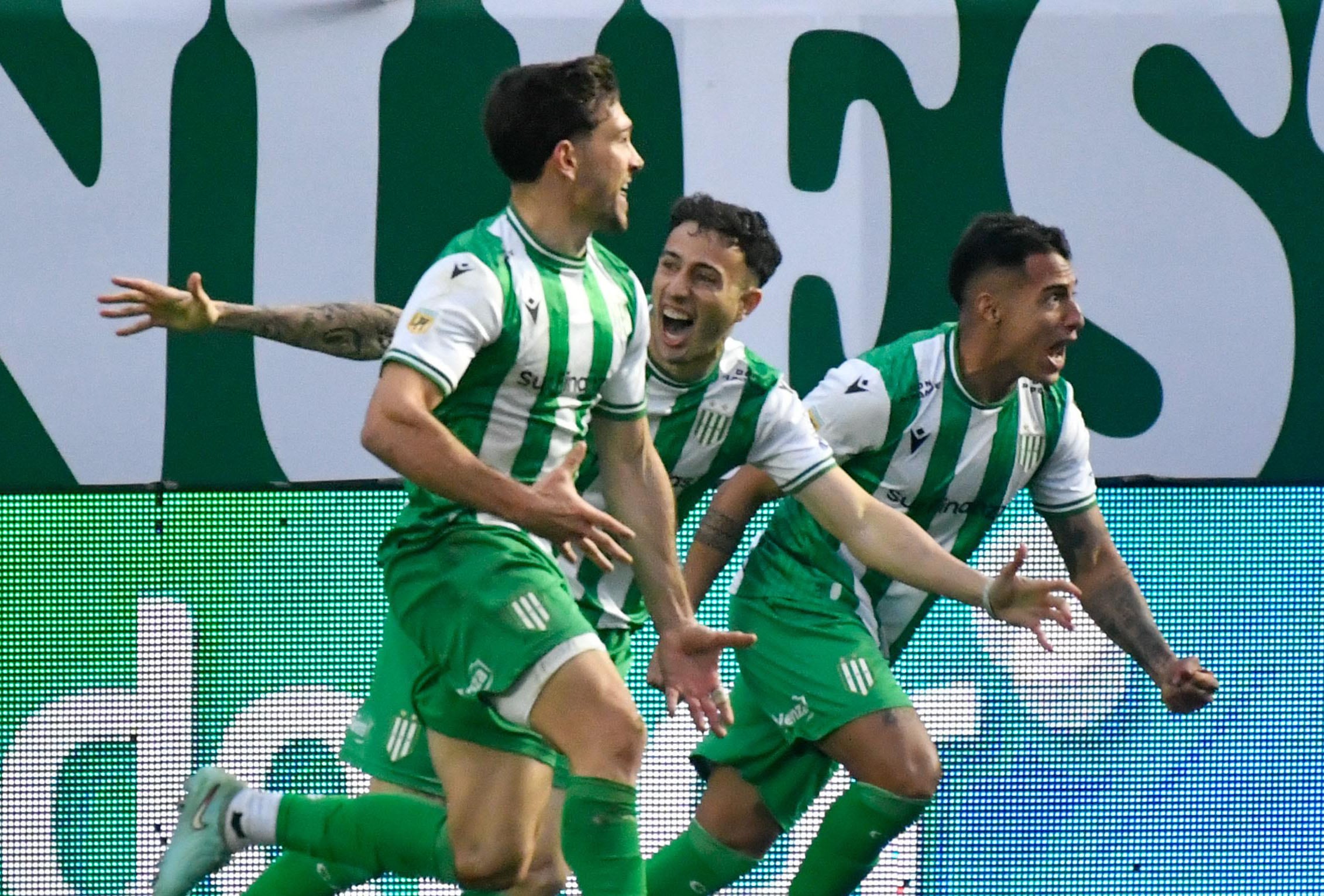 Los jugadores de Banfield a puro festejo