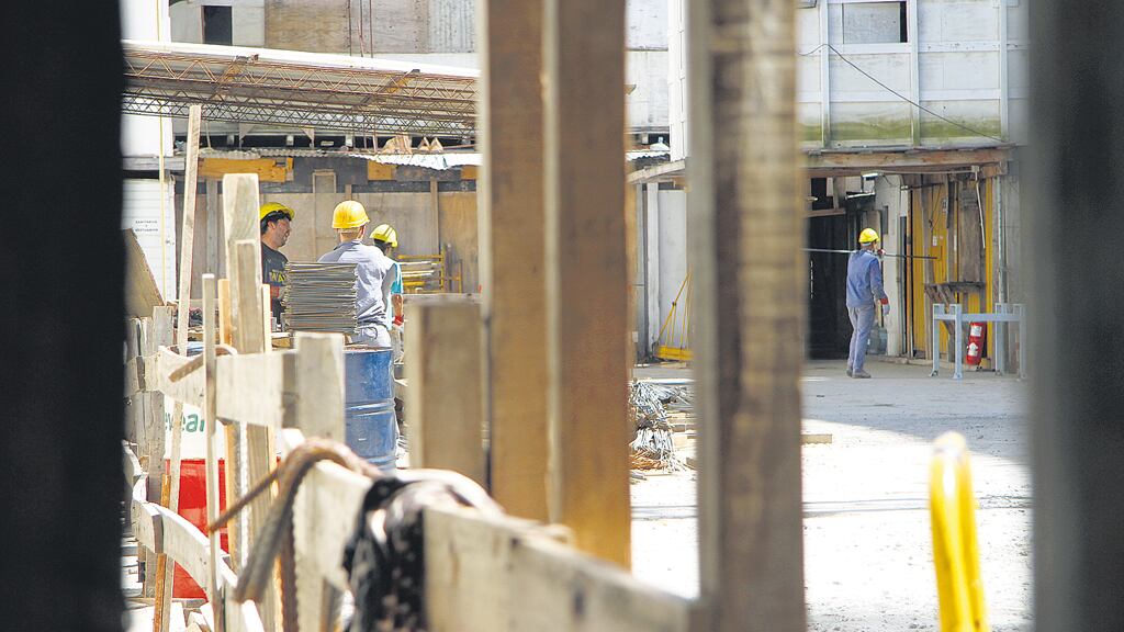El fondo de despido ya existe en la construcción. “Es la inestabilidad laboral más absoluta”, aseguran los especialistas.