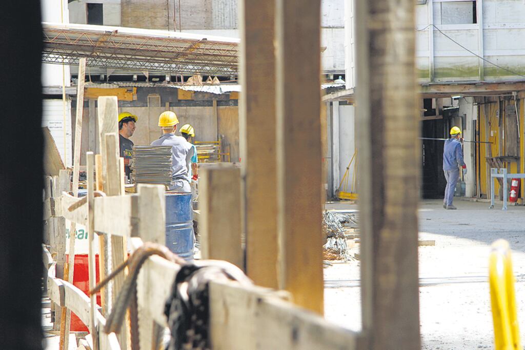 El fondo de despido ya existe en la construcción. “Es la inestabilidad laboral más absoluta”, aseguran los especialistas.