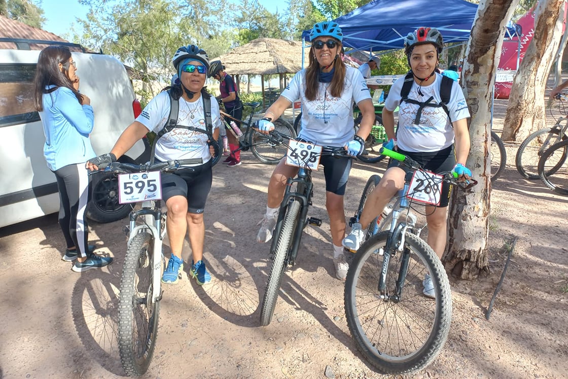 Trabajadoras del Conicet en la prueba de montain bike.